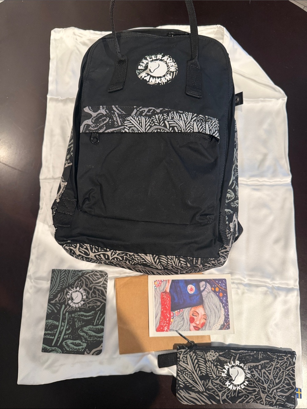 Kånken-style Black Patterned Men's Backpack with Matching Pouch